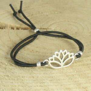 elastisch armbandje met lotusbloem zwart