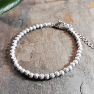 kralenarmband mat zilver